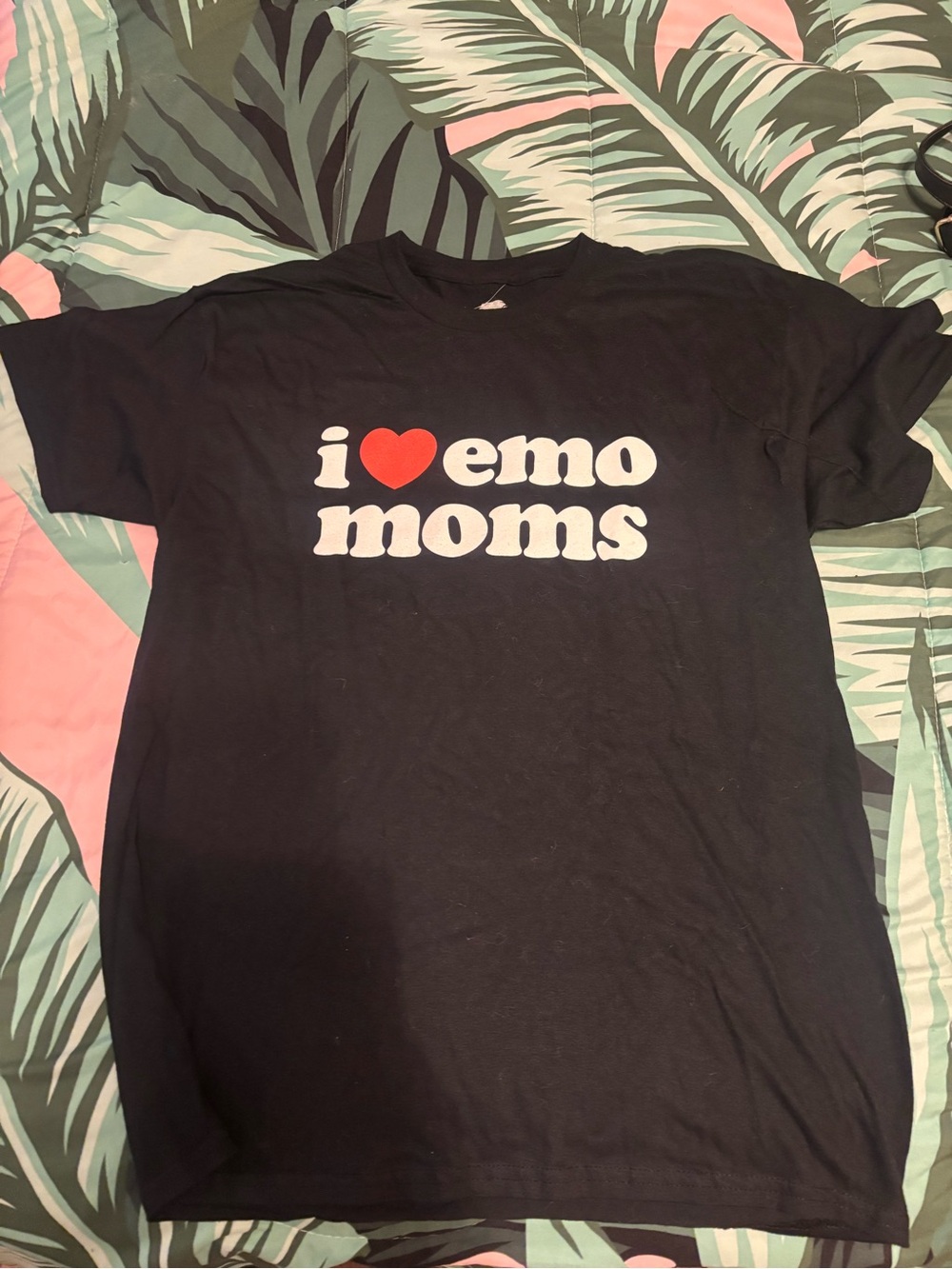 Black 'I ♥ Emo Moms' Graphic Tee